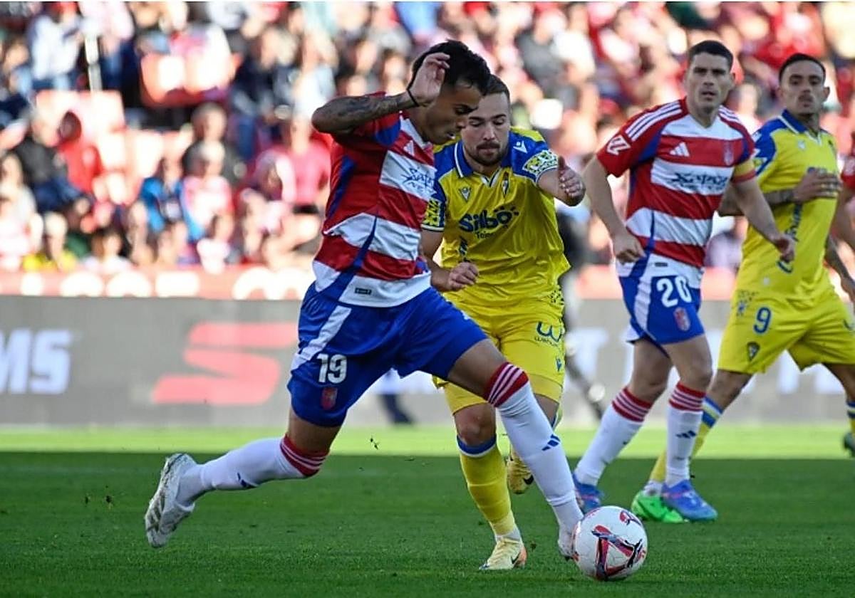 Imagen del derbi disputado en Los Cármenes.