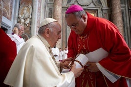 Rezo del Rosario por la salud del Papa en la Basílica de las Angustias