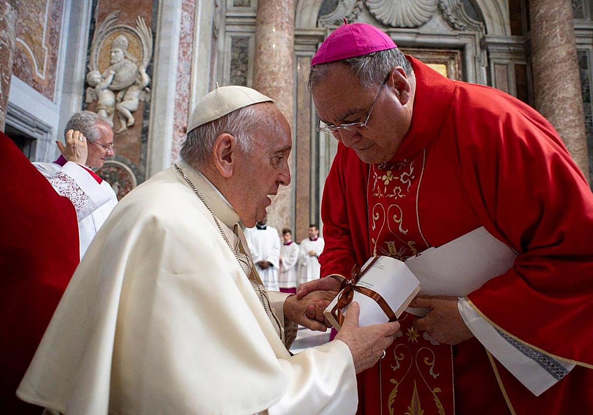 Rezo del Rosario por la salud del Papa en la Basílica de las Angustias