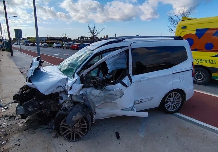 Accidente de tráfico en la carretera N323 sentido Almería, a la altura de Maderas Román, en Motril.