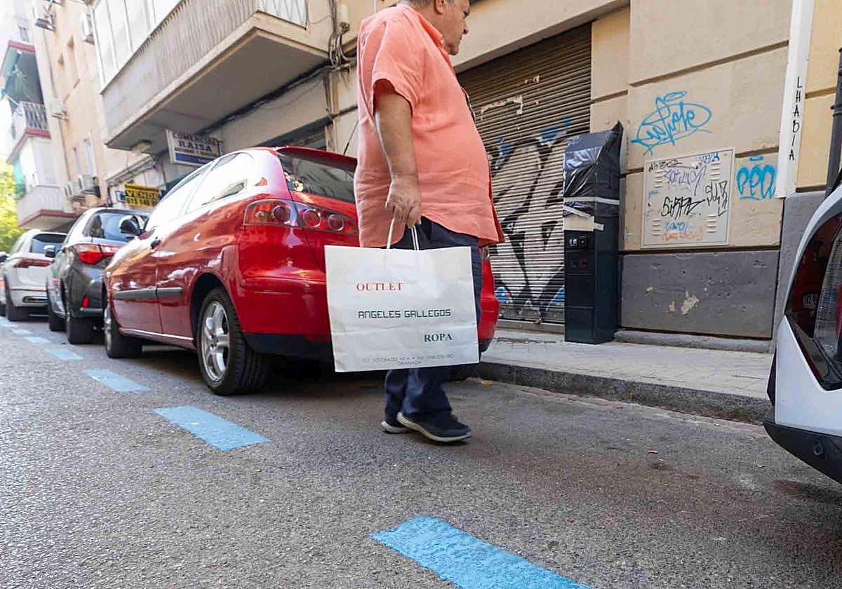 Una de las calles que se pintó de azul recientemente.