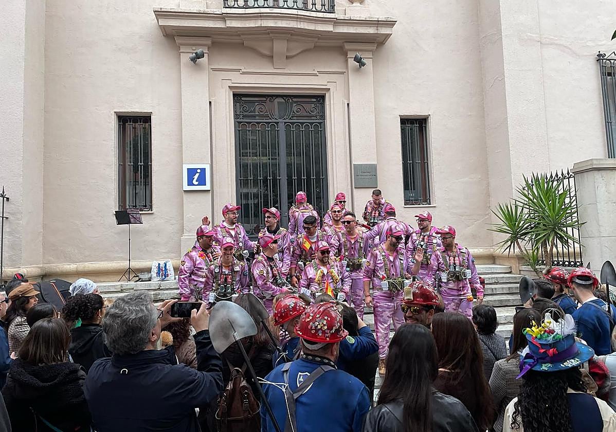 El Carnaval lleva su 'pillería' a las calles de la capital
