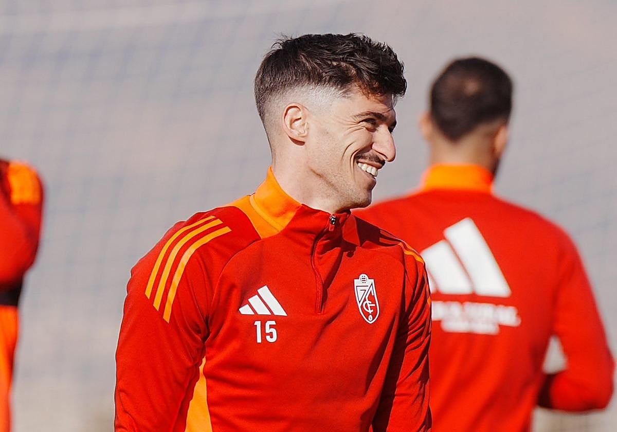 Un rondo durante el entrenamiento.