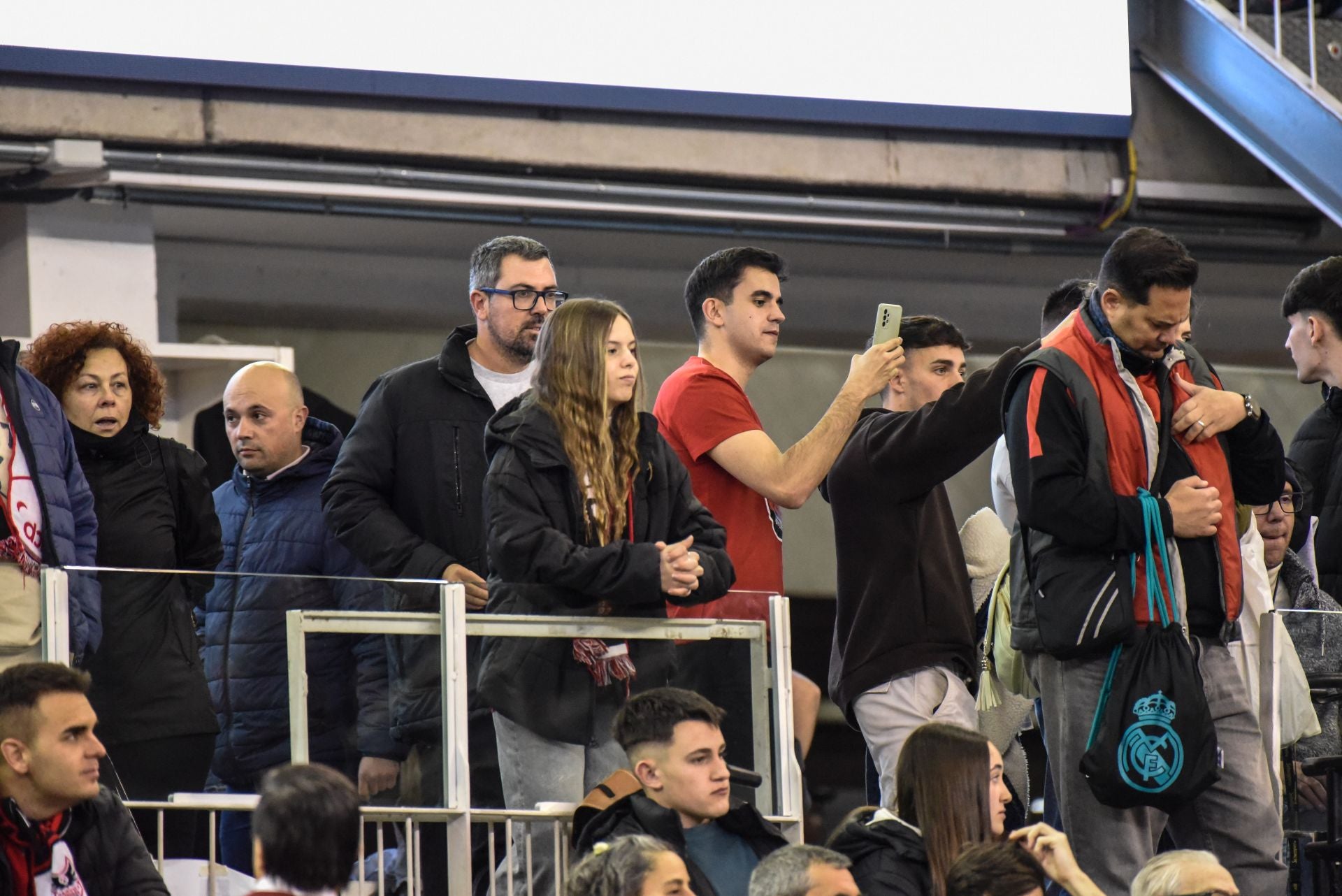 Encuéntrate en la grada del Palacio de Deportes en el Covirán-Murcia