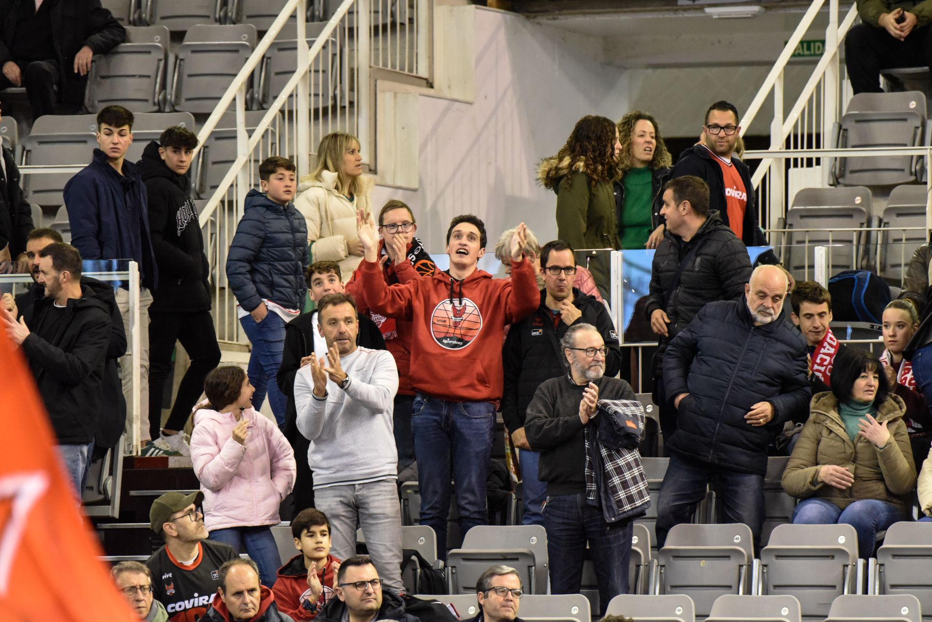 Encuéntrate en la grada del Palacio de Deportes en el Covirán-Murcia