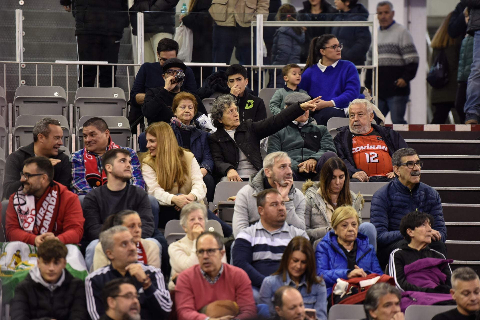 Encuéntrate en la grada del Palacio de Deportes en el Covirán-Murcia
