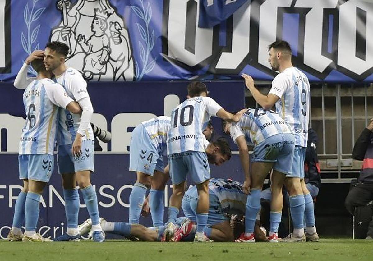 El Málaga celebra uno de los goles frente al Tenerife.