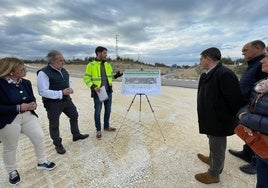 Imagen de la visita de Paco Reyes y varios concejales del Ayuntamiento de Jaén a las obras
