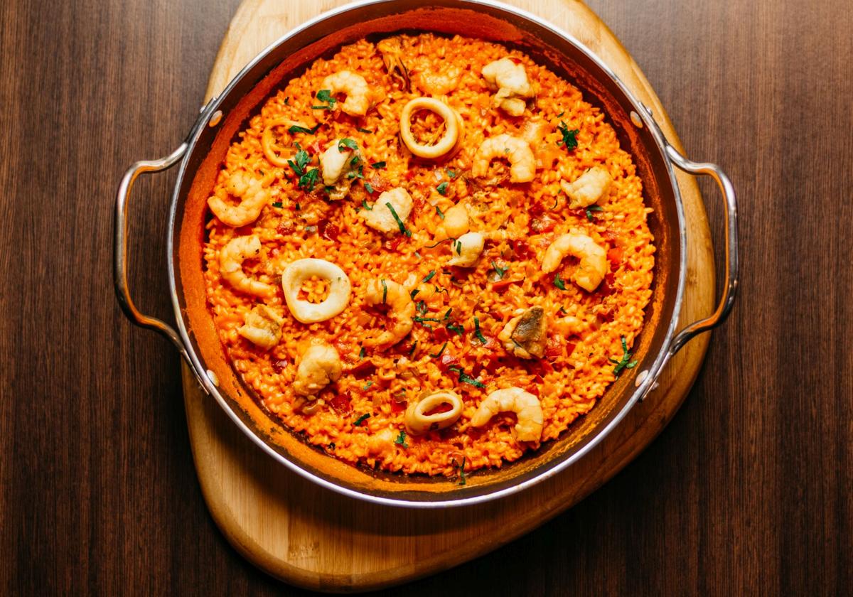 Disfruta del Puente de Andalucía en Granada: un plan ideal combinado con una comida perfecta en Los Manueles