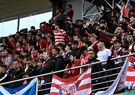 Enfado de los aficionados del Granada con sus futbolistas en El Arcángel.