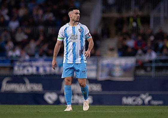 Ramón Enríquez luce la capitanía durante un partido esta temporada.