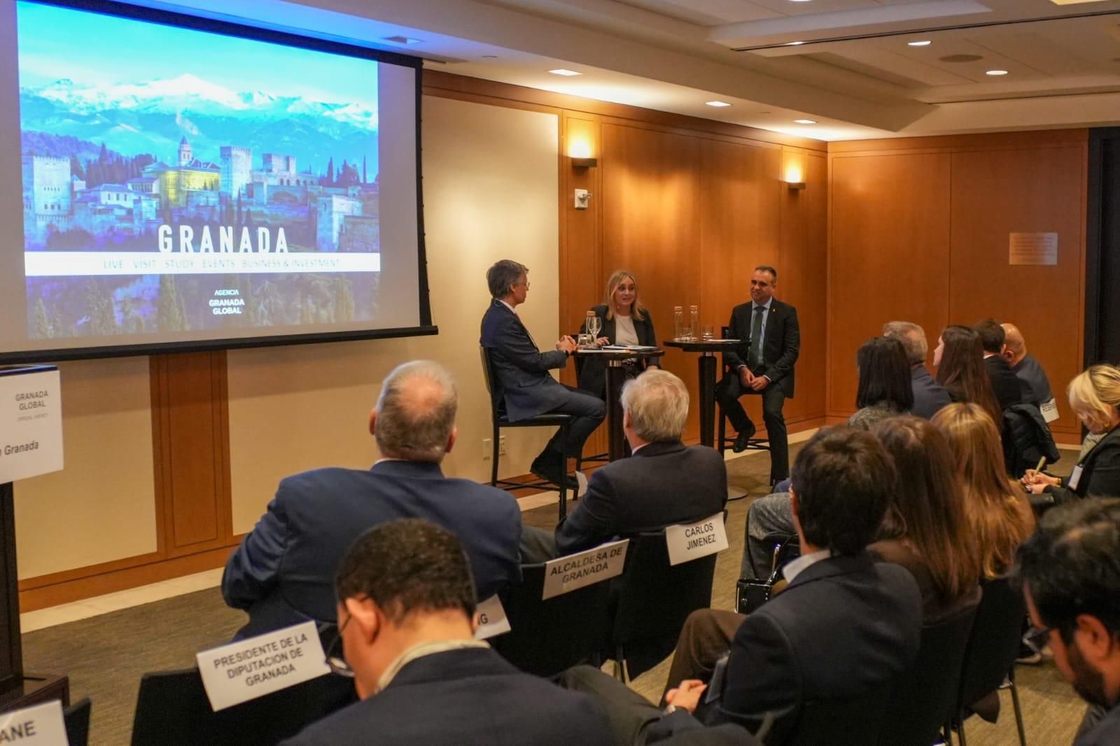 Marifrán Carazo y Francis Rodríguez, con representantes de empresarios de Nueva York.