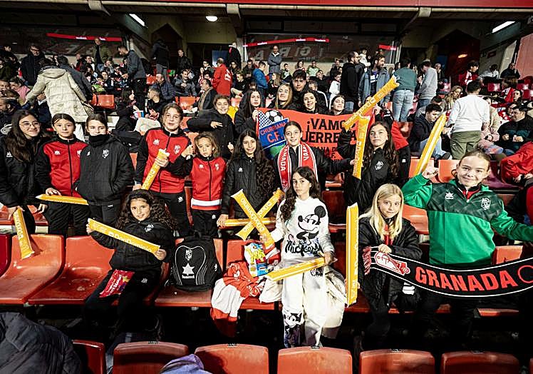 Integrantesdel club deChurriana animanal Granada enla semifinal de la Copa de la Reina.