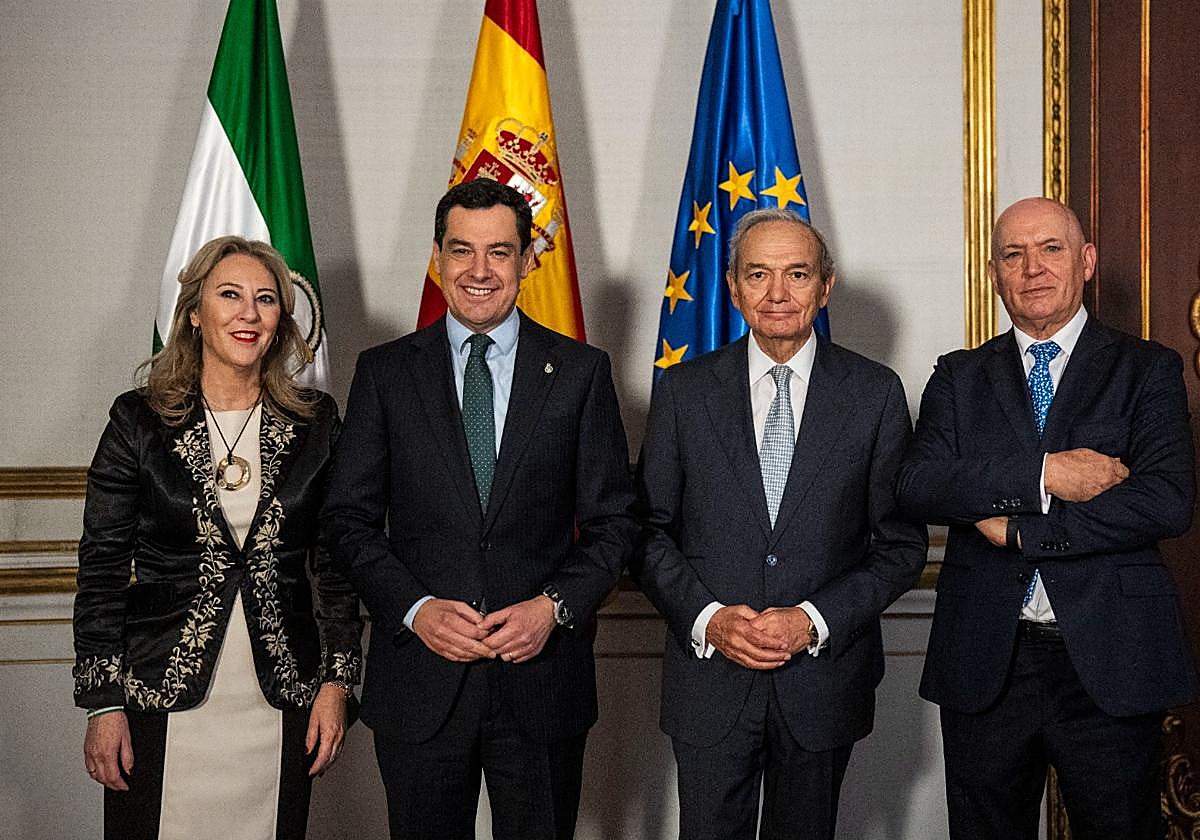 Moreno valora la «decisión valiente» del banco de Cajamar de trasladar su sede, muestra de «confianza» en Andalucía