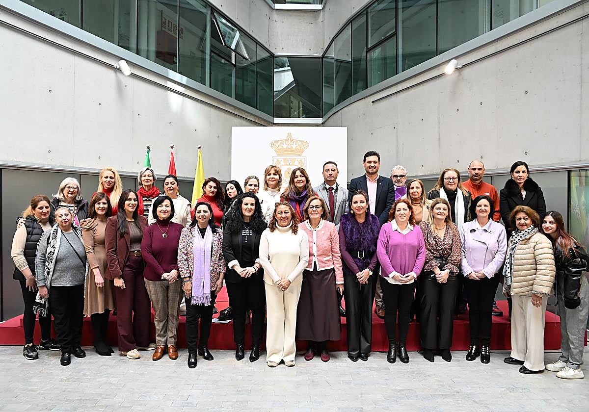 Diputación conmemora el 8-M junto a más de 30 mujeres gitanas de distintas asociaciones