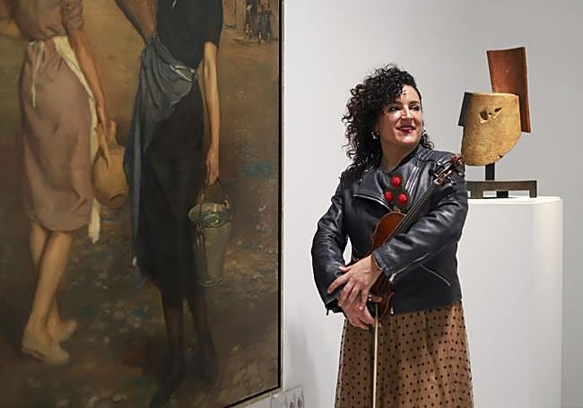 Esther Crisol también toca el violín.