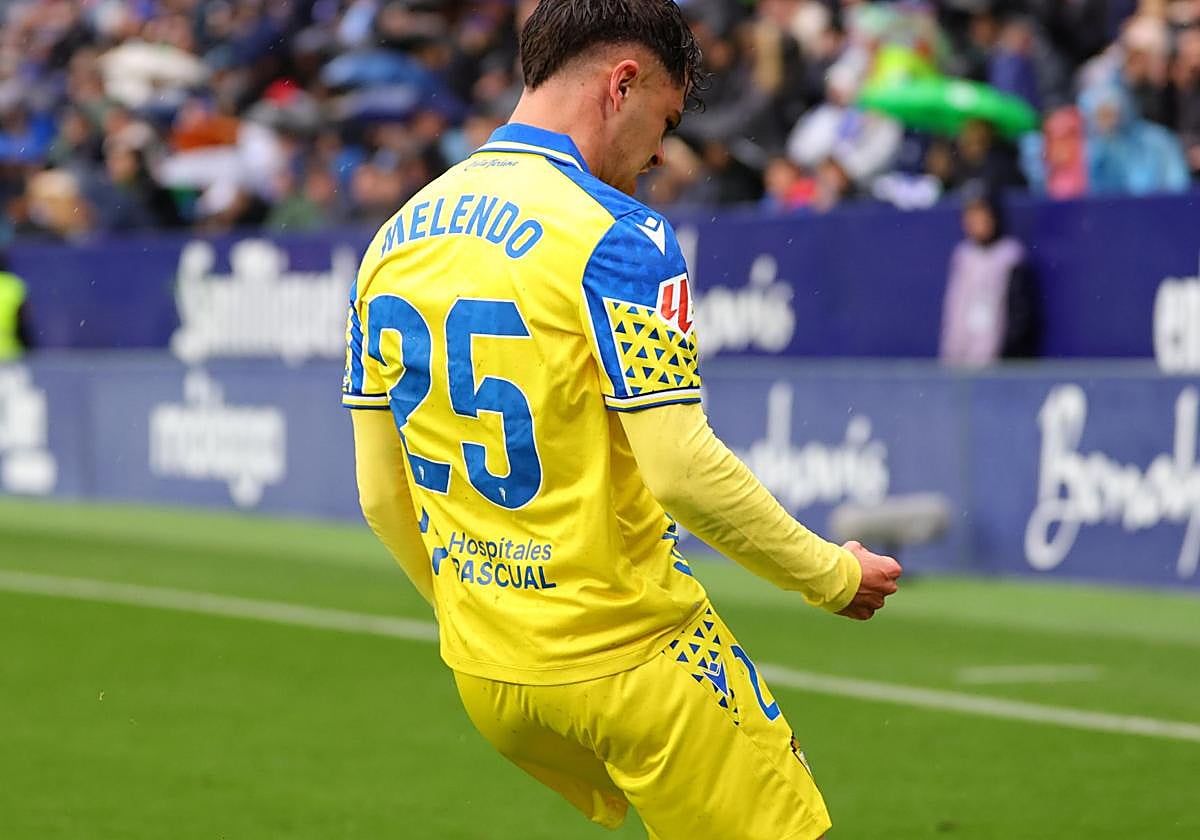 Óscar Melendo celebra su gol en Málaga.