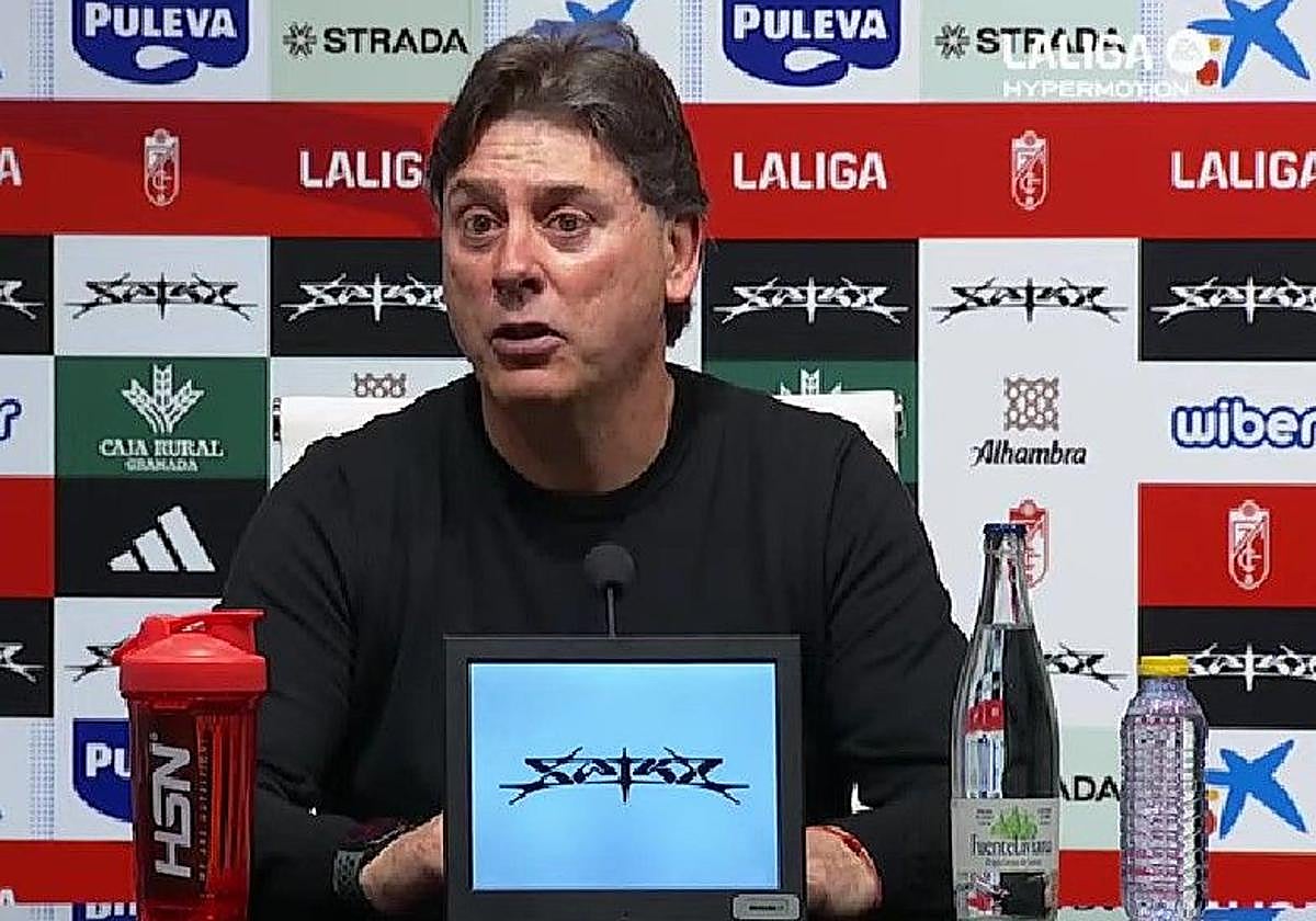 El entrenador del Racing de Ferrol, Alejandro Menéndez, en sala de prensa.
