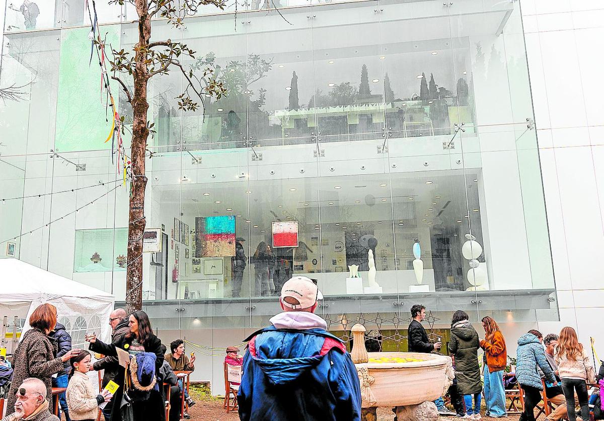 «La gran feria del arte vive en el Realejo». Sí, durante cinco días