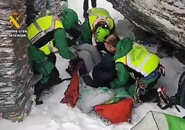 El vídeo del impactante rescate de 6 horas en Granada en mitad de la tempestad.