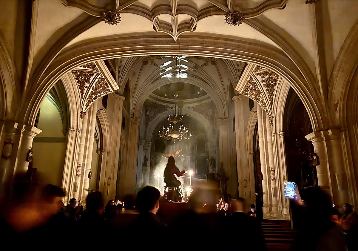 El Señor de la Cena de Espinosa Cuadros camino del Altar Mayor de Santo Domingo