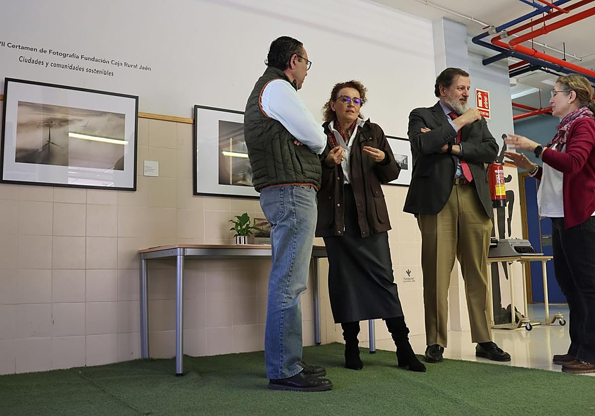 Inauguración de la exposición en el colegio María Zambrano.