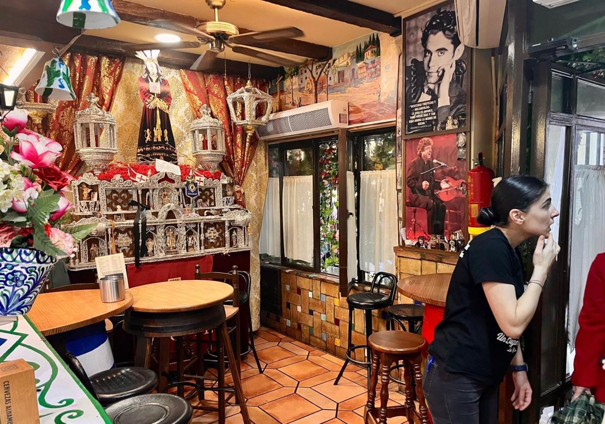Imagen principal - En la cola de La Sitarilla: «Te queda una hora»
