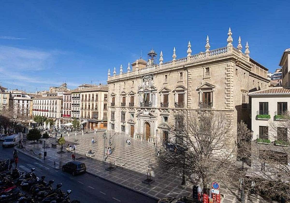 Revocan diez años de cárcel a un osteópata que fue condenado por abusar de dos pacientes en Níjar