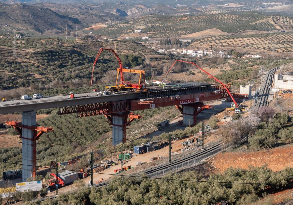 Obras en un tramo de la variante de Loja en una imagen de archivo.