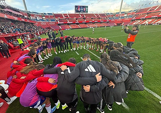 El Granada femenino se conjura antes de la ida de semifinales en Los Cármenes.