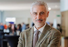 Doctor Sánchez: «Si no se hace nada, para 2040, un tercio de los mayores de 65 años en España tendrá ERC»