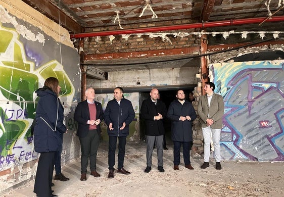 Visita del presidente de Diputación al antiguo instituto Luis Bueno Crespo este jueves.