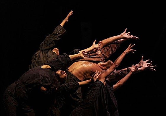 El coreógrafo Mario Bermúdez dirige el espectáculo 'Averno'.