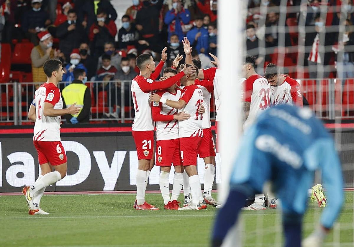 Los rojiblancos celebran uno de los goles en la última visita del Real Zaragoza que acabó 3-0.