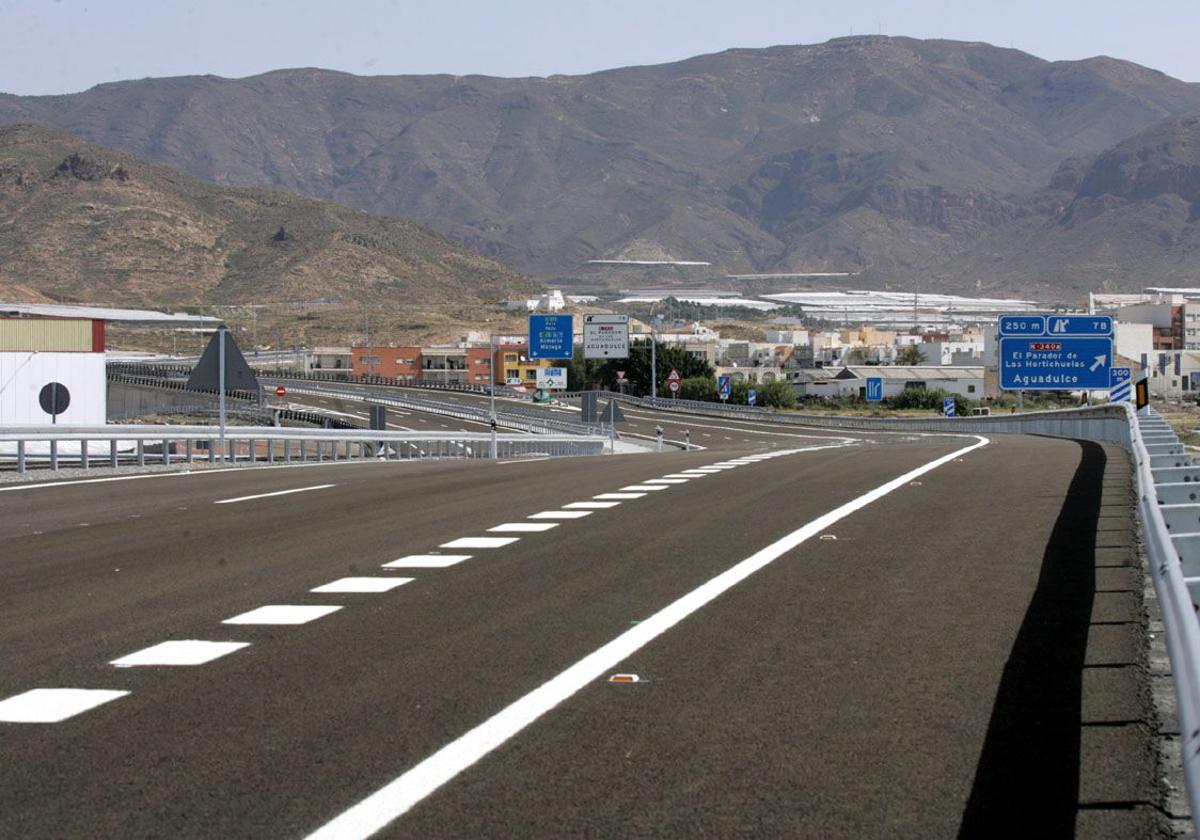 Investigan como atropello la muerte del hombre encontrado en una cuneta de la A-7 en Vícar