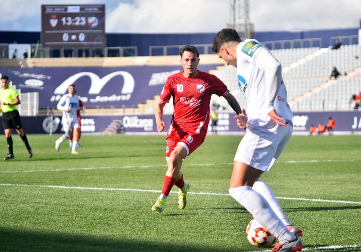El Motril gana, golea y convence ante el Real Jaén, que cede el liderato