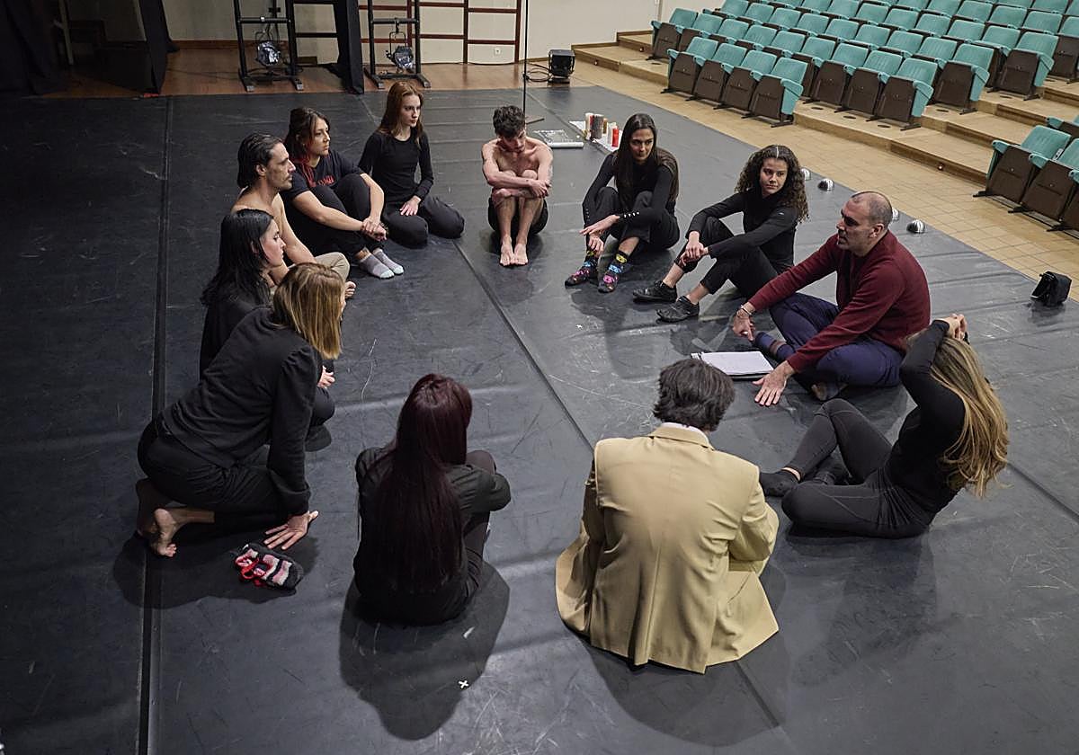 Cada martes se reúnen estos actores universitarios para sus ensayos.