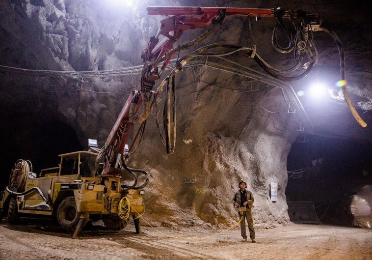 Los 148 kilómetros de galerías de los que se extrae la valiosa fluorita en Órgiva