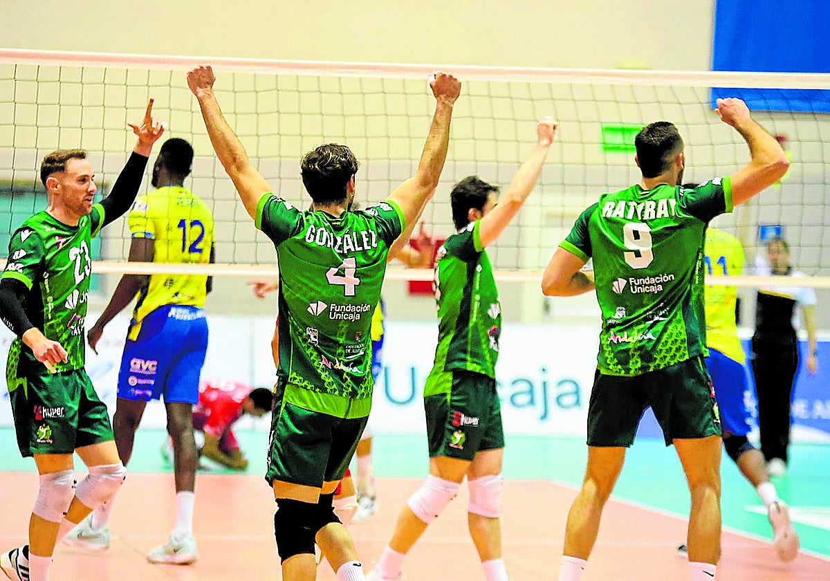 Unicaja Costa de Almería cuajó un gran partido ante un Guaguas 'desquiciado' en algunos momentos.