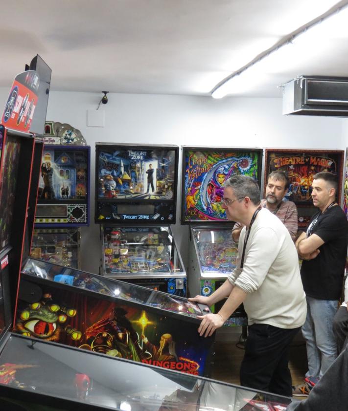 Imagen secundaria 2 - El paraíso de los amantes del pinball está en Granada: «Tenemos más de 75 máquinas»