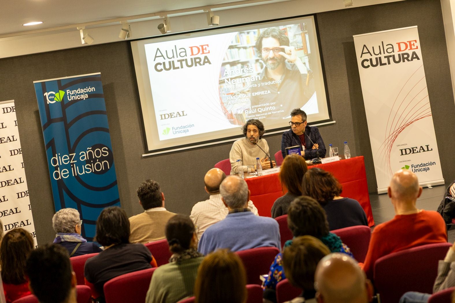 Andrés Neuman encandila con su prosa sobre María Moliner