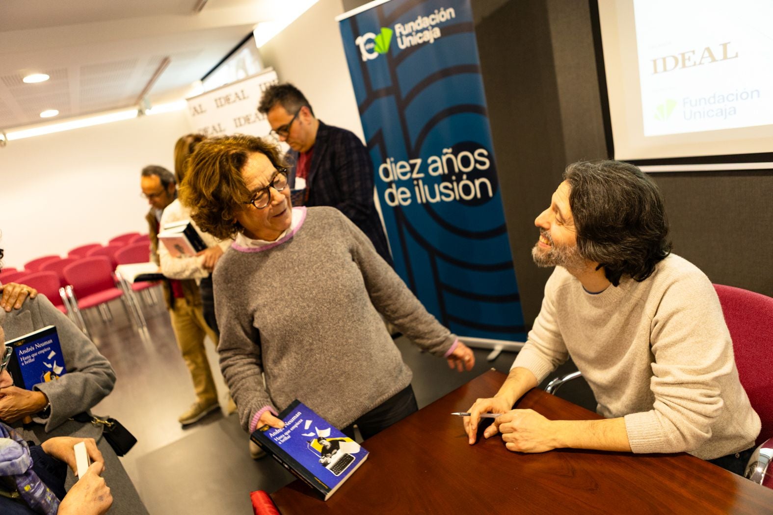 Andrés Neuman encandila con su prosa sobre María Moliner