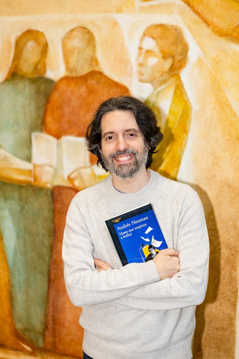 Andrés Neuman encandila con su prosa sobre María Moliner
