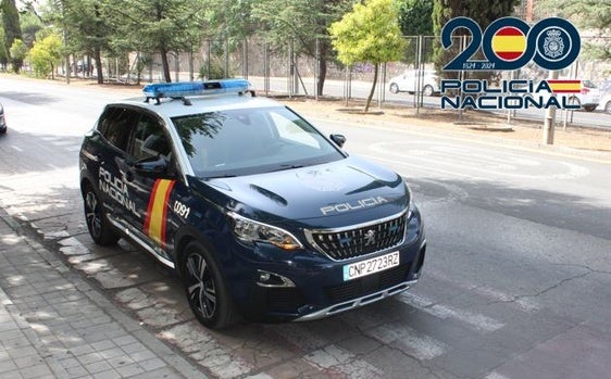 Tres delincuentes habituales apalean a un joven de 26 años de Granada para robarle la cartera