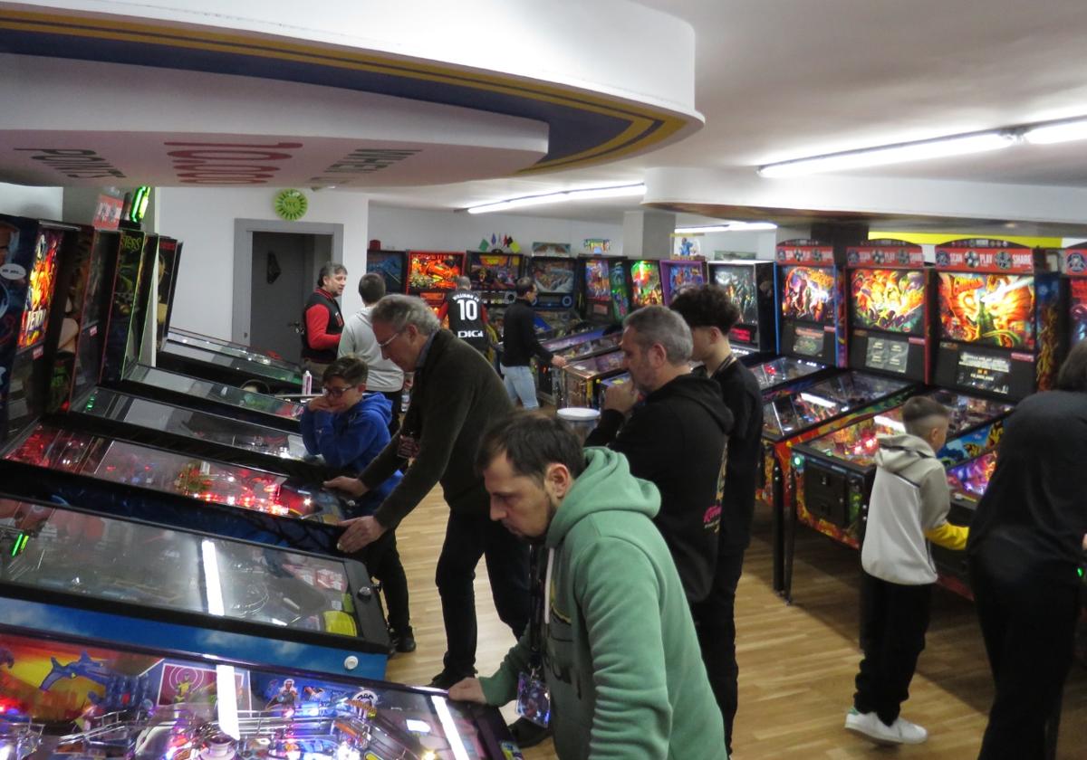 El paraíso de los amantes del pinball está en Granada: «Tenemos más de 75 máquinas»