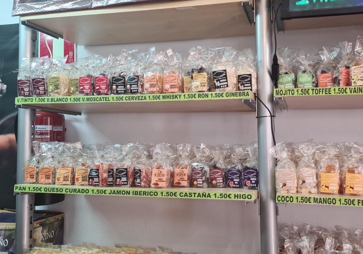 Imagen principal - Los caramelos de Granada con sabor a jamón, queso y vino: «La gente alucina»