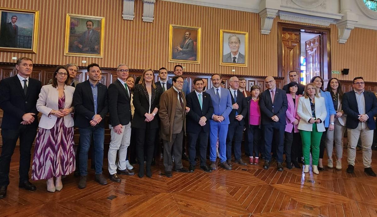 Inaugurada una galería con retratos de los presidentes de la Diputación de Jaén