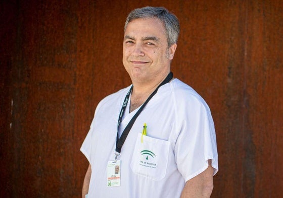 El Dr. Pérez Villares, jefe de la UCI del Virgen de las Nieves y nuevo presidente de la Sociedad Andaluza de Medicina Intensiva.