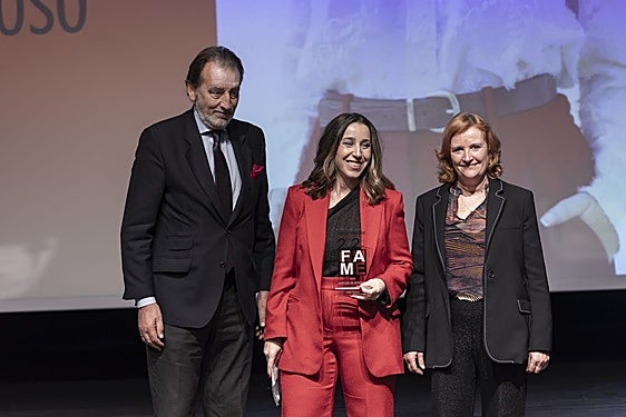 Esther Reinoso, fundadora de Alpujarra Expierience, recibe el galardón 'Empresarias Andaluzas' a la mejor empresaria del ámbito rural.