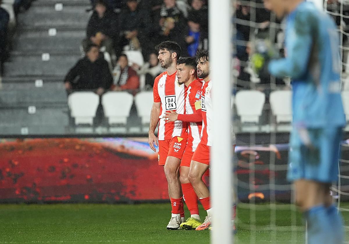 Robertone y Arnau Puigmal tienen cuatro amarillas.